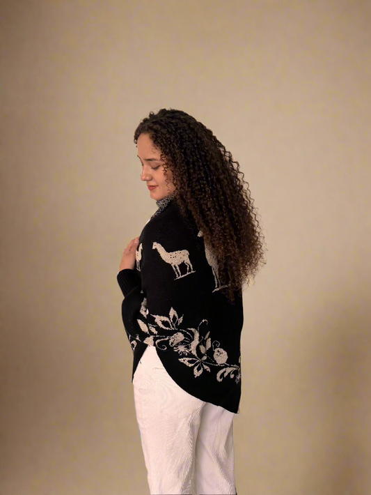 Sumaq Chaki – Black with Alpaca Design