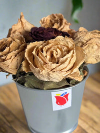 Seau de fleurs éternelles